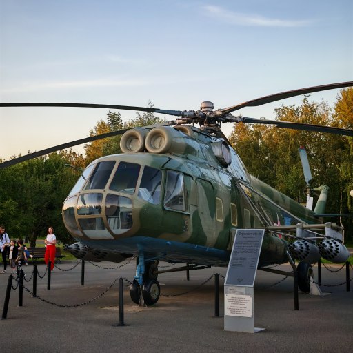 Вертолет МИ-8 в парке Победы 0