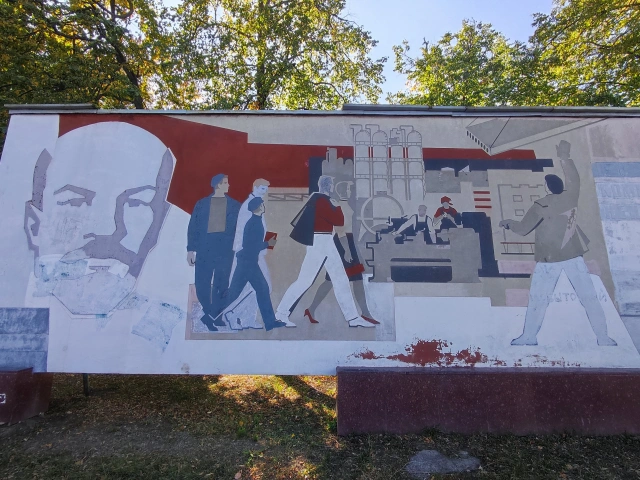 Граффити Ленин в сквере имени Туполева