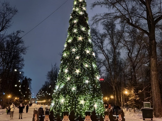 Новогодняя елка в парке Горького