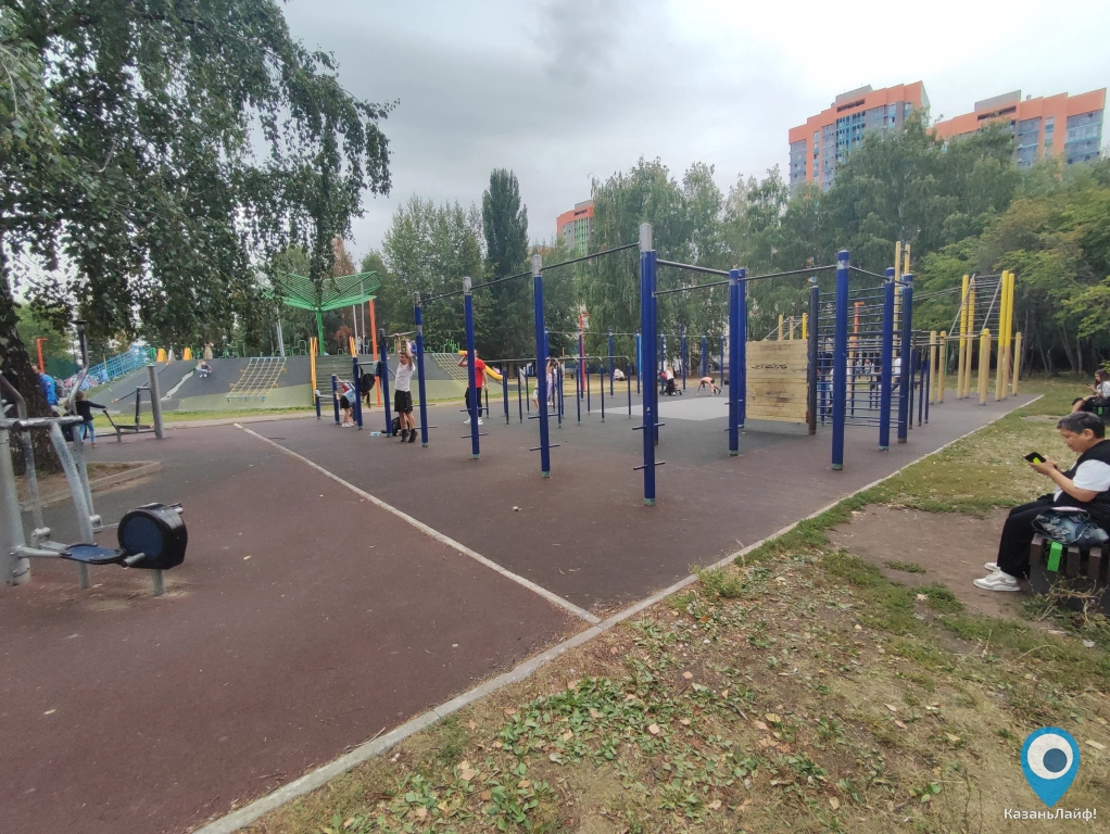 Тренажерная площадка в детском парке Калейдоскоп