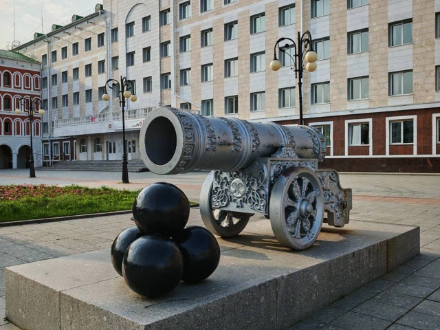 Памятник Царь-пушка