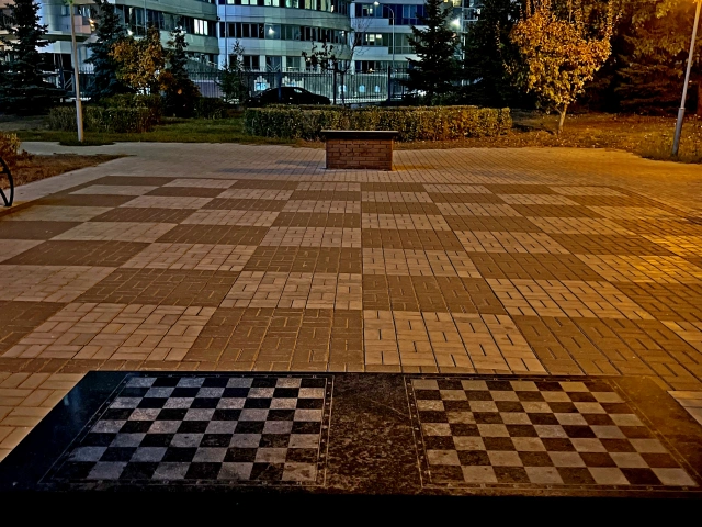 Шахматный сквер на Вишневского